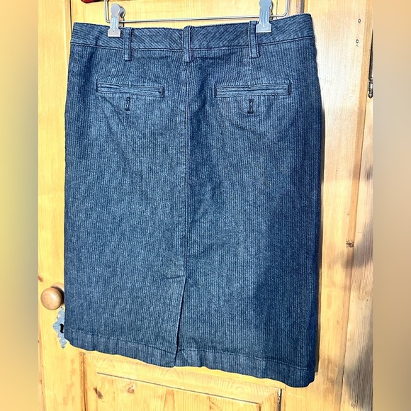 Talbots Black Denim Pencil Skirt Size 8 Like New - Picture 2 of 8